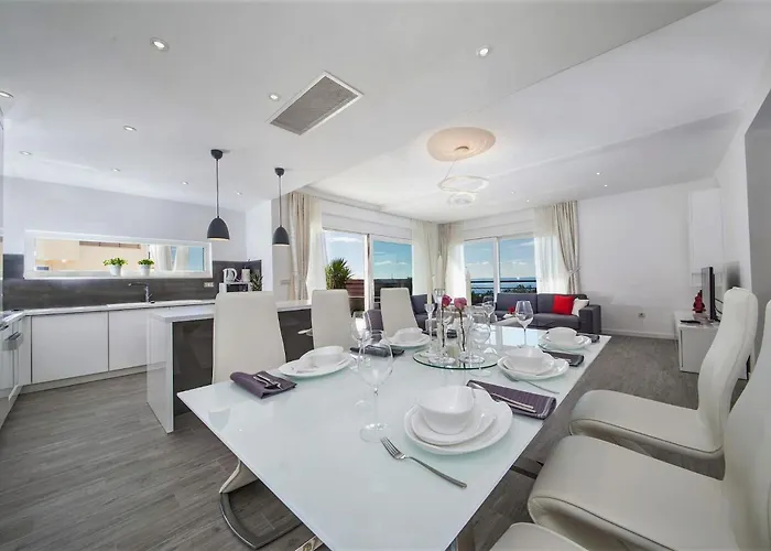 Red With Pool And Sea View Вілла