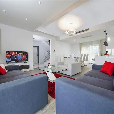 Red With Pool And Sea View