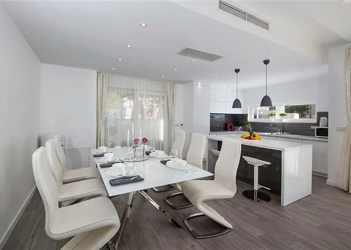 Villa Red With Pool And Sea View Makarska