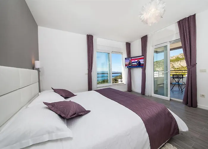 Red With Pool And Sea View