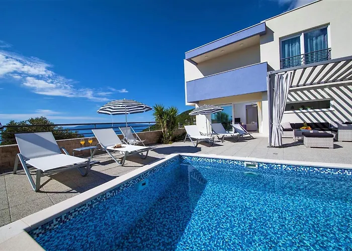 Red With Pool And Sea View Villa *