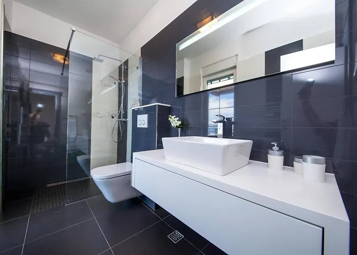 Villa Red With Pool And Sea View Makarska