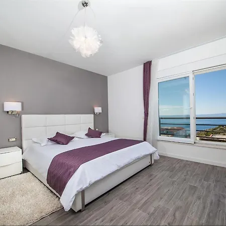 Red With Pool And Sea View *