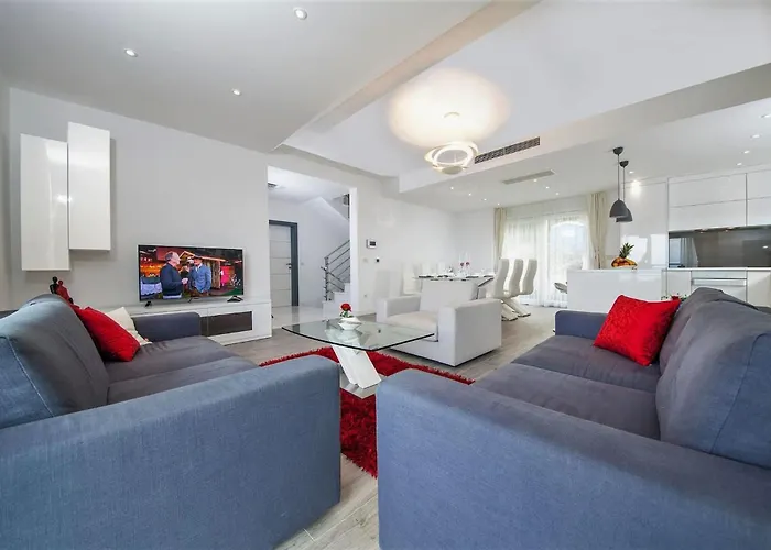 Red With Pool And Sea View