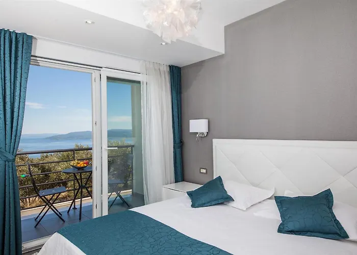 Villa Red With Pool And Sea View Makarska